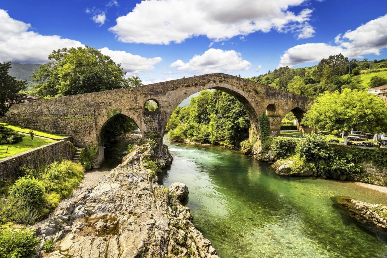 Cangas De Onis A Orillas Del Rio Sella Cangas de Onís Exterior foto