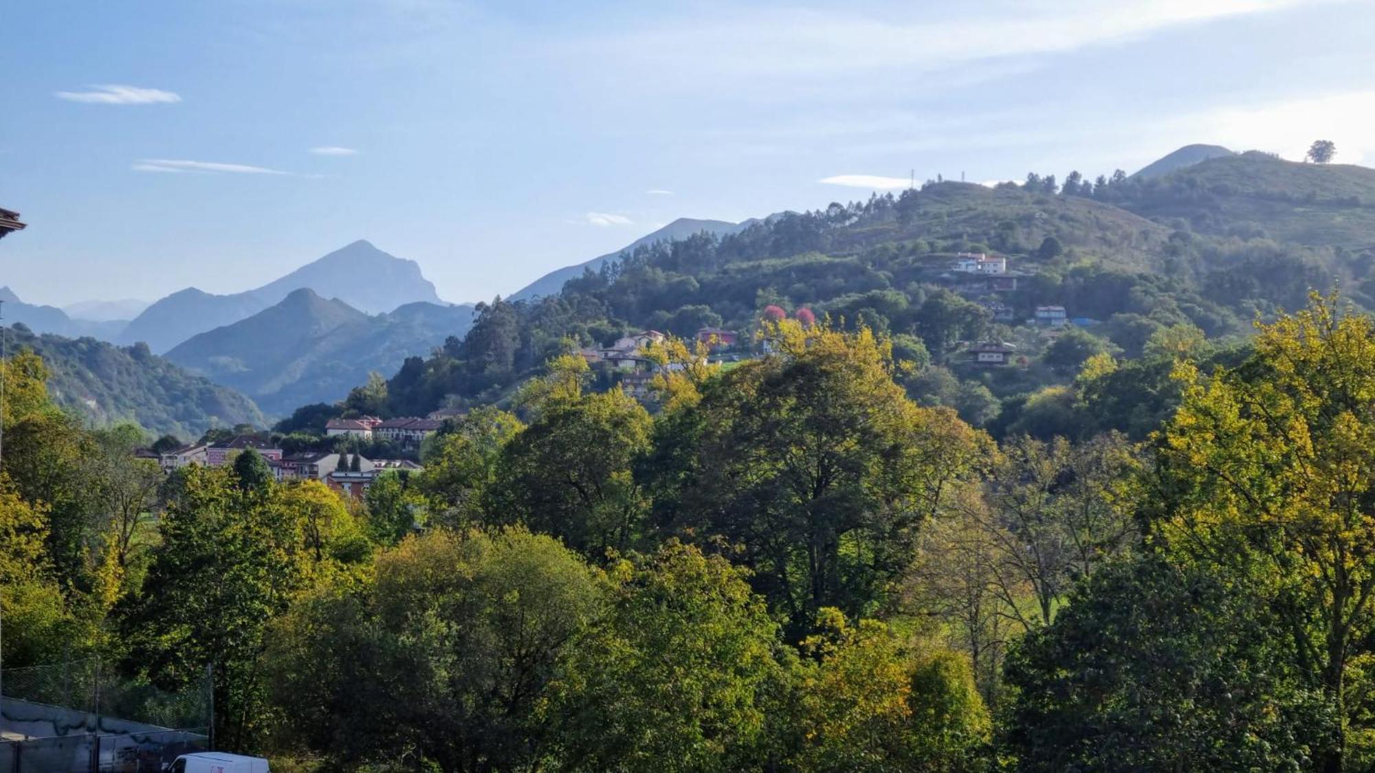 Cangas De Onis A Orillas Del Rio Sella Cangas de Onís Exterior foto